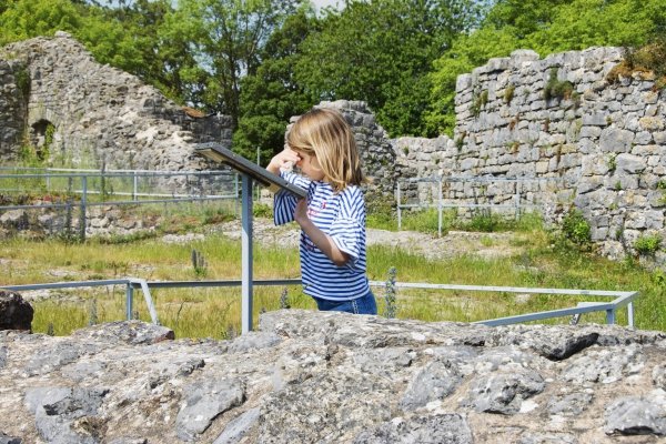 Château fort de Logne enfant